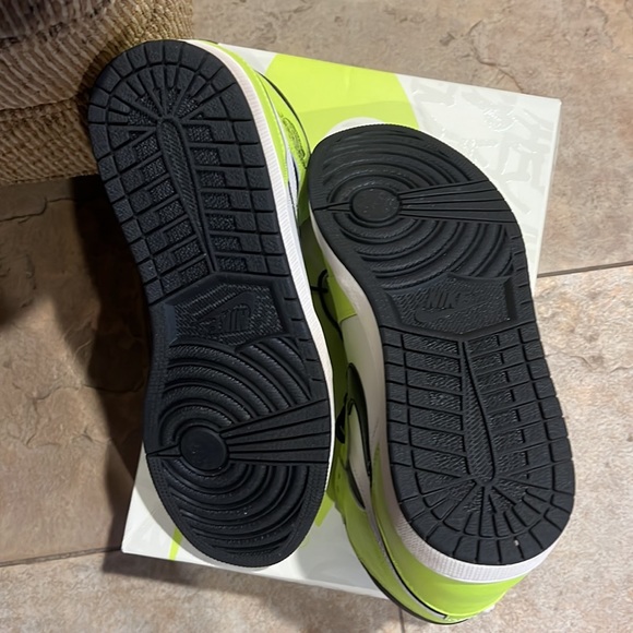 Air Jordan 1 size 12 NEVER worn - Picture 2 of 3